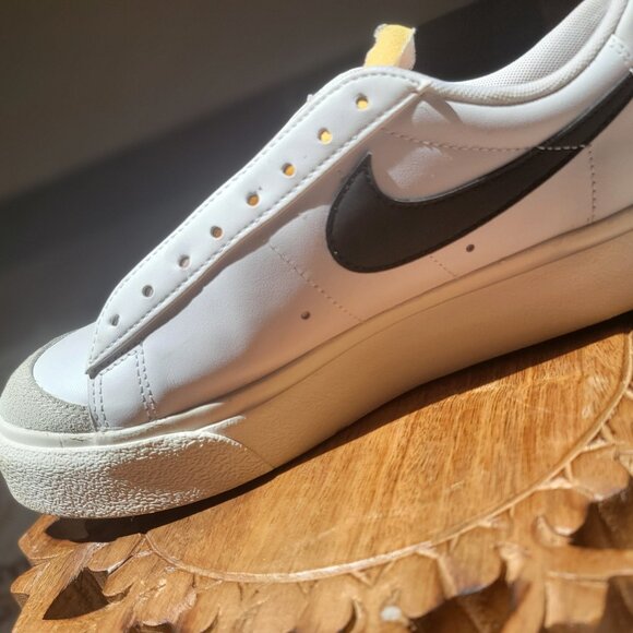 White/Black/Orange Nike, WMNS Blazer Low Platform DJ0292-101 - Picture 5 of 8